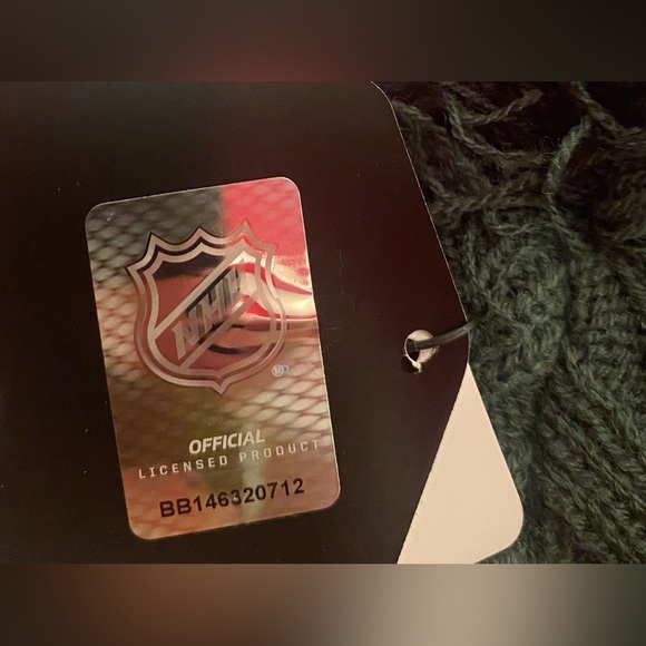 NHL Minnesota Wild Hockey Green Pom Pom Winter Hat Beanie One Size NWT - Picture 5 of 5